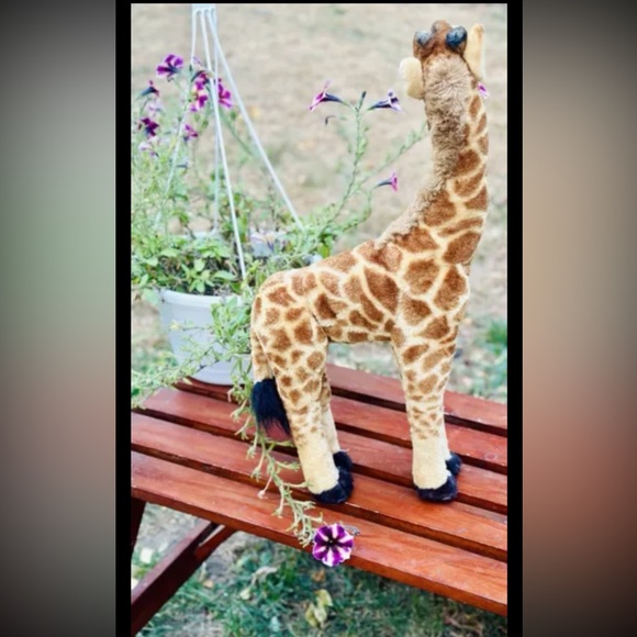 Vintage Toys R Us Life Like Giraffe Plush Stands Up On His Own from 2011 - Picture 7 of 16